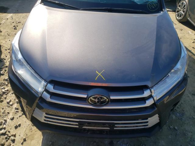 Photo 7 from auction – 2017 TOYOTA HIGHLANDER with VIN 5TDJZRFH9HS359917