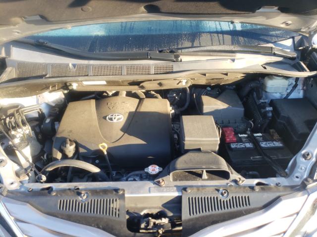 Photo 7 from auction – 2017 TOYOTA SIENNA XLE with VIN 5TDYZ3DC0HS773171
