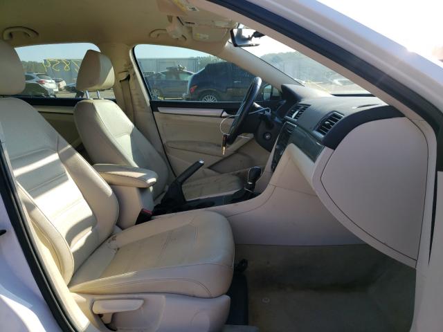 Photo 5 from auction – 2014 VOLKSWAGEN PASSAT S with VIN 1VWAH7A37EC019212