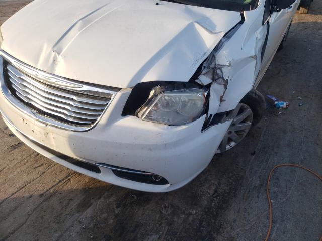 Photo 9 from auction – 2014 CHRYSLER TOWN & COU with VIN 2C4RC1BGXER444675
