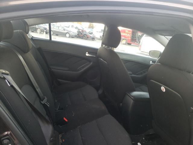 Photo 6 from auction – 2017 KIA FORTE LX with VIN 3KPFK4A7XHE083978