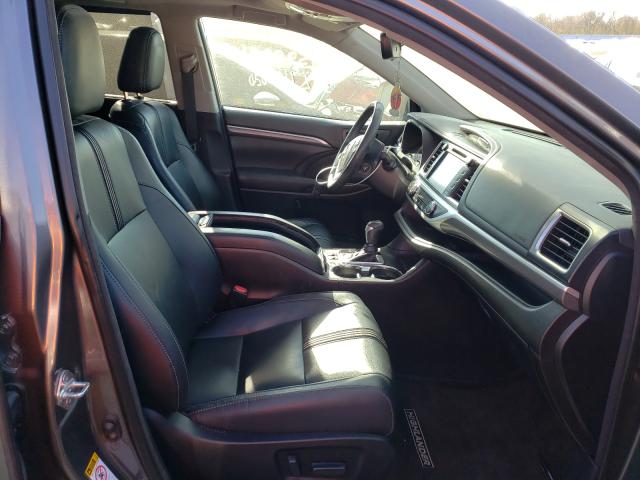 Photo 5 from auction – 2018 TOYOTA HIGHLANDER with VIN 5TDJZRFH1JS890793