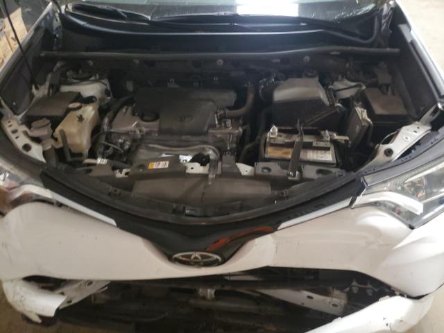 Photo 7 from auction – 2018 TOYOTA RAV4 LE with VIN JTMZFREV0JJ202931