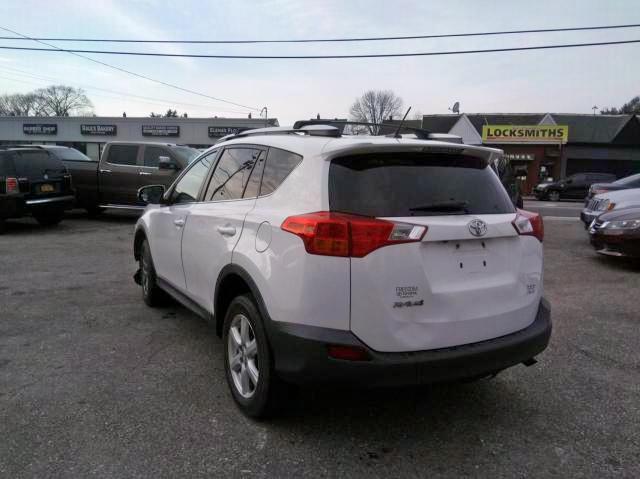 Photo 3 from auction – 2015 TOYOTA RAV4 XLE with VIN 2T3RFREV9FW231577