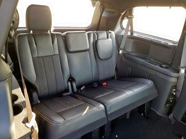 Photo 9 from auction – 2015 CHRYSLER TOWN & COU with VIN 2C4RC1HG5FR657008