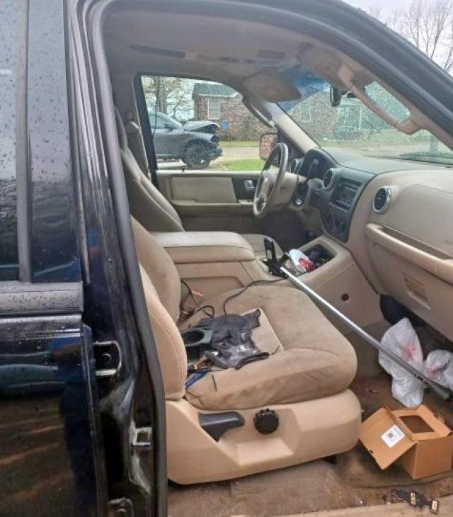 Photo 9 from auction – 2003 FORD EXPEDITION with VIN 1FMRU15W73LA62153