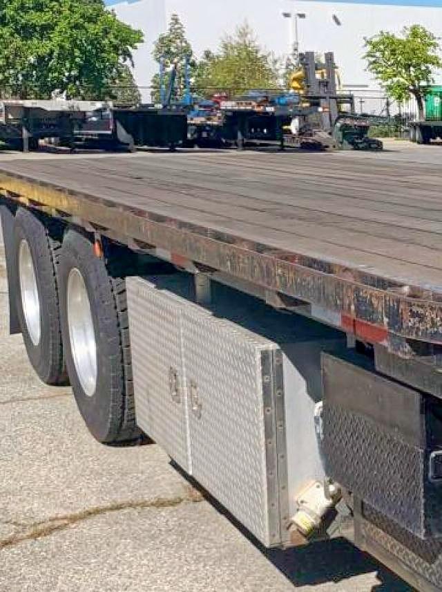 Photo 4 from auction – 1998 PETERBILT 385 with VIN 1NPGL99XXWN465769