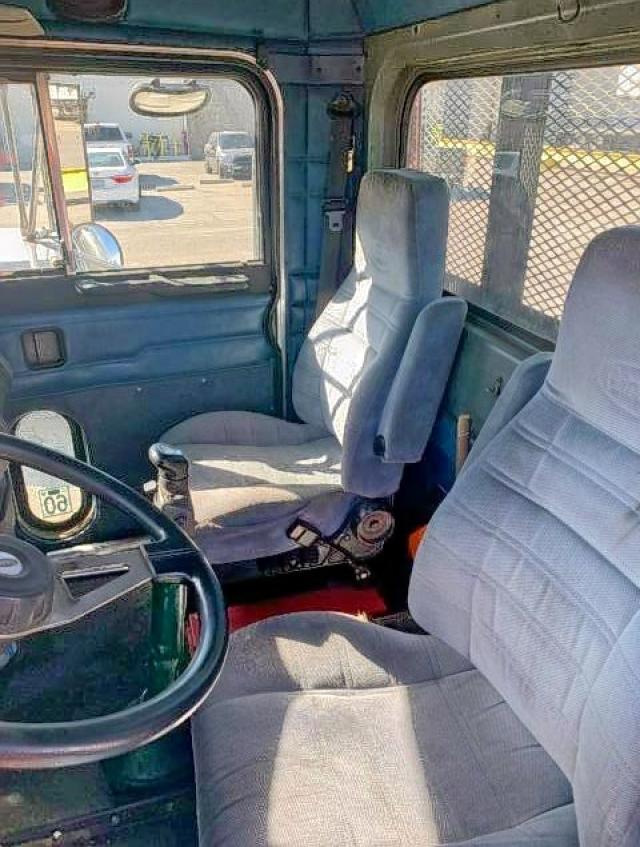 Photo 6 from auction – 1998 PETERBILT 385 with VIN 1NPGL99XXWN465769
