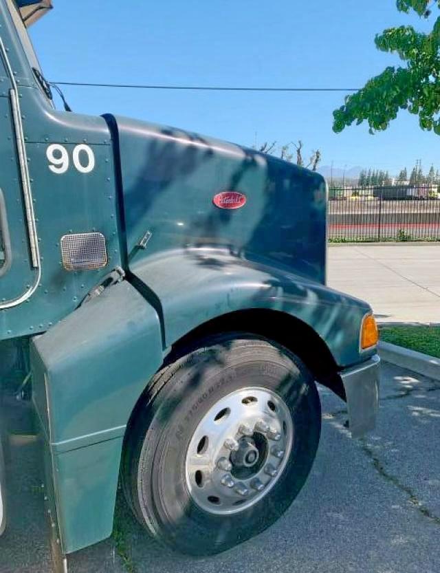 Photo 2 from auction – 1998 PETERBILT 385 with VIN 1NPGL99XXWN465769