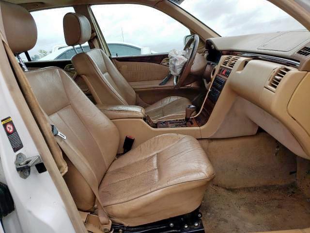Photo 5 from auction – 2000 MERCEDES-BENZ E 320 4MAT with VIN WDBJF82J5YX041068