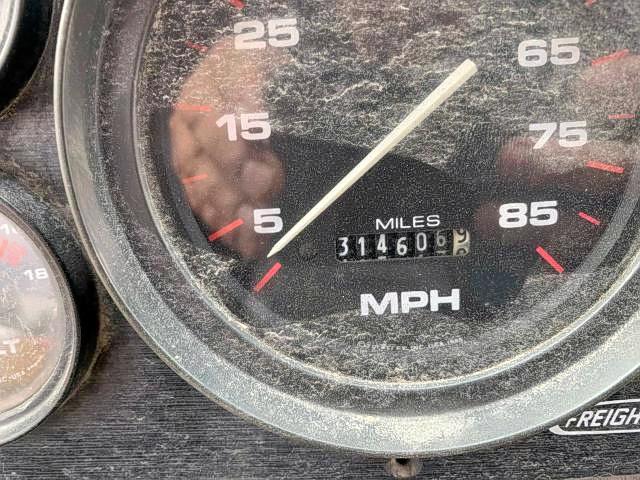 Photo 8 from auction – 1998 FREIGHTLINER CHASSIS M with VIN 4UZA4FF49WC897666