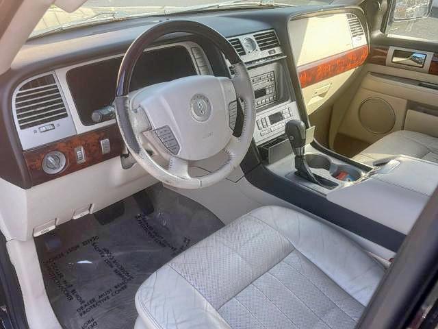 Photo 6 from auction – 2003 LINCOLN NAVIGATOR with VIN 5LMFU27R23LJ34308