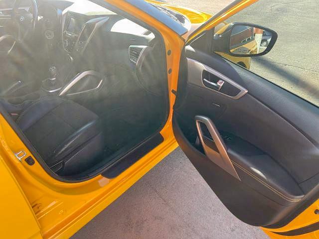 Photo 5 from auction – 2016 HYUNDAI VELOSTER with VIN KMHTC6AD9GU278323