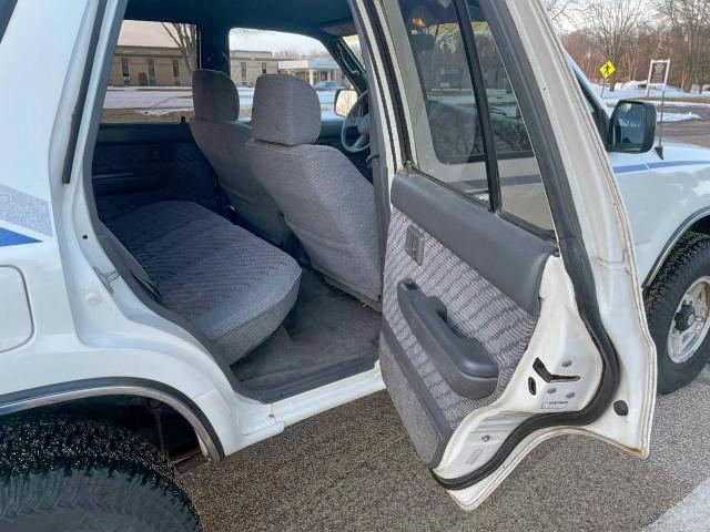 Photo 6 from auction – 1994 TOYOTA 4RUNNER VN with VIN JT3VN39W0R8069130