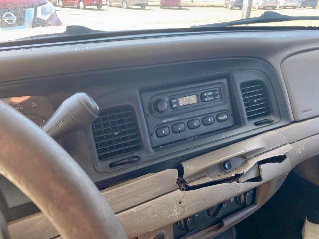 Photo 9 from auction – 2003 FORD CROWN VICT with VIN 2FAFP71W83X126734