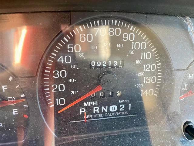 Photo 8 from auction – 2003 FORD CROWN VICT with VIN 2FAFP71W83X126734