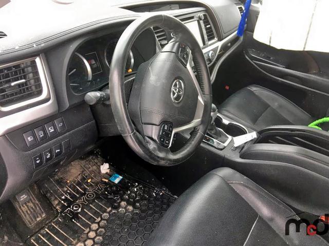 Photo 5 from auction – 2019 TOYOTA HIGHLANDER with VIN 5TDDZRFH0KS723274
