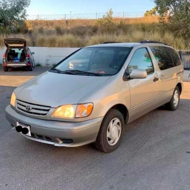 Photo 2 from auction – 2002 TOYOTA SIENNA LE with VIN 4T3ZF13C42U462948