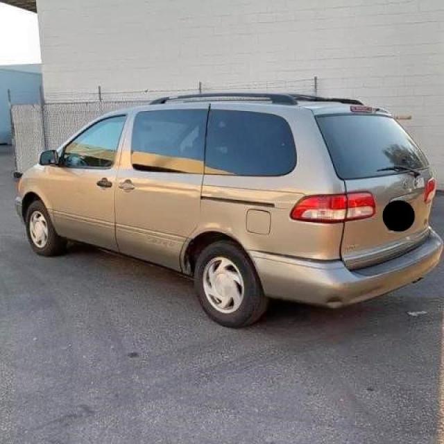 Photo 3 from auction – 2002 TOYOTA SIENNA LE with VIN 4T3ZF13C42U462948