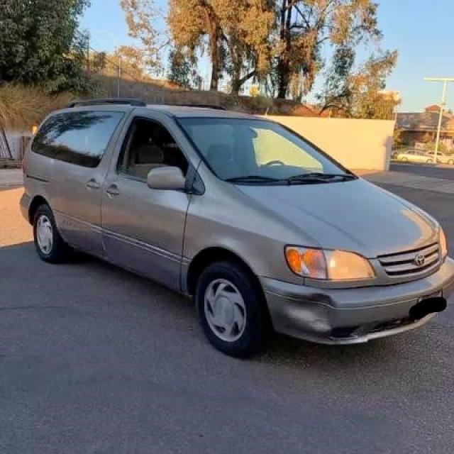 TOYOTA SIENNA LE 2002 with VIN 4T3ZF13C42U462948 - Photo from auction