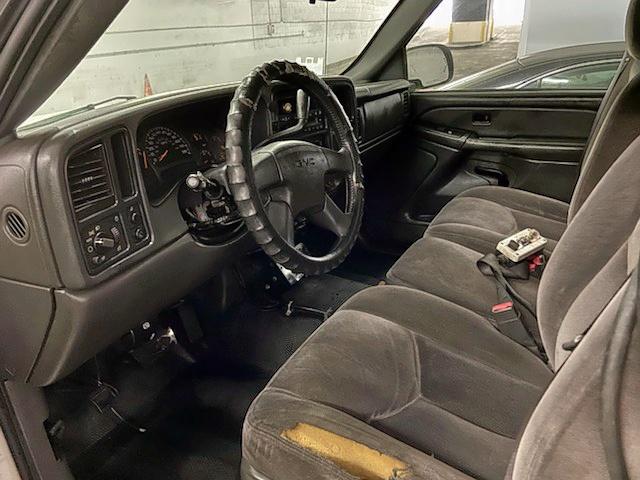 Photo 5 from auction – 2004 GMC NEW SIERRA with VIN 1GDJC34104E149125
