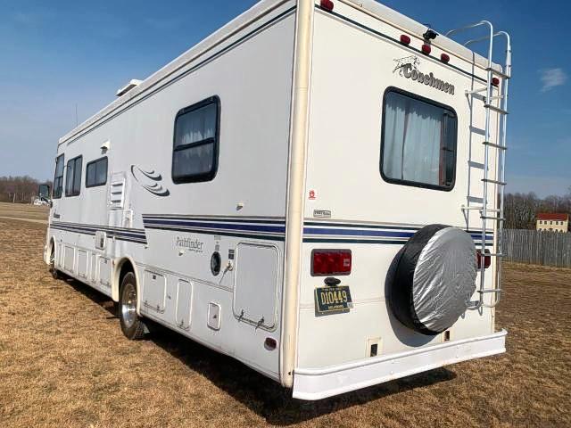 Photo 4 from auction – 2000 WORKHORSE CUSTOM CHASSIS MOTORHOME with VIN 5B4LP37J2Y3319392