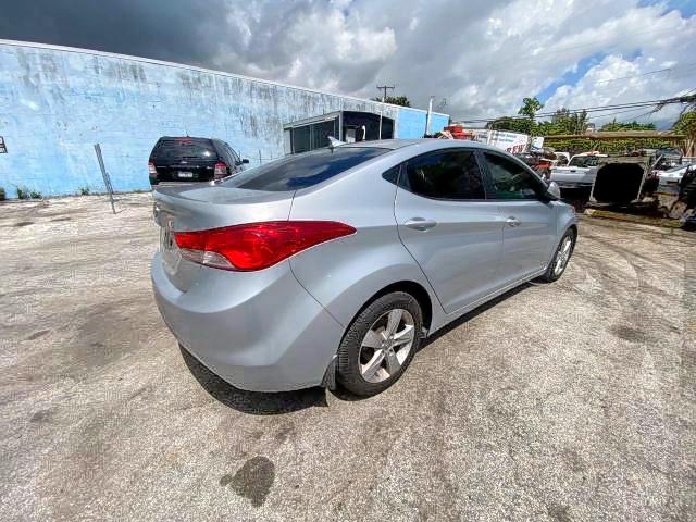 Photo 4 from auction – 2013 HYUNDAI ELANTRA GL with VIN 5NPDH4AE2DH374629