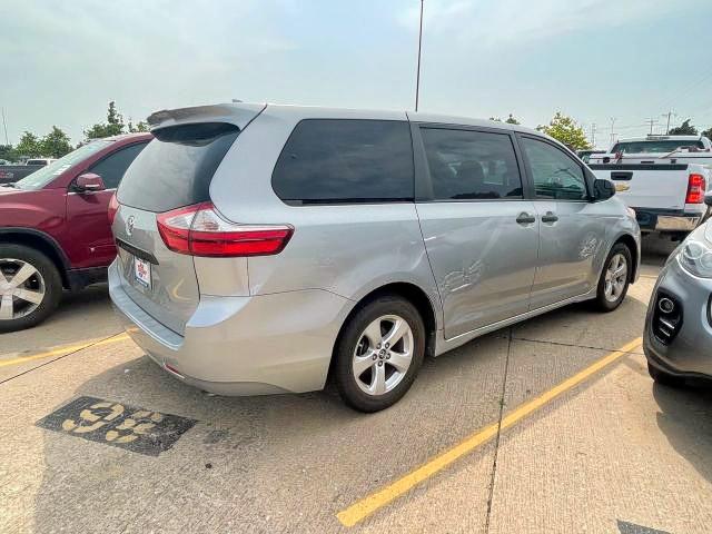 Photo 4 from auction – 2019 TOYOTA SIENNA with VIN 5TDZZ3DC5KS003768