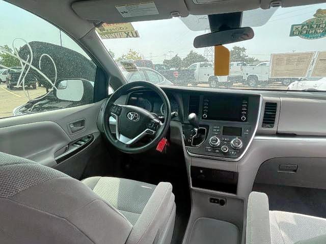 Photo 9 from auction – 2019 TOYOTA SIENNA with VIN 5TDZZ3DC5KS003768