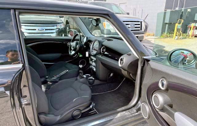 Photo 5 from auction – 2010 MINI COOPER with VIN WMWMF3C51ATZ26459