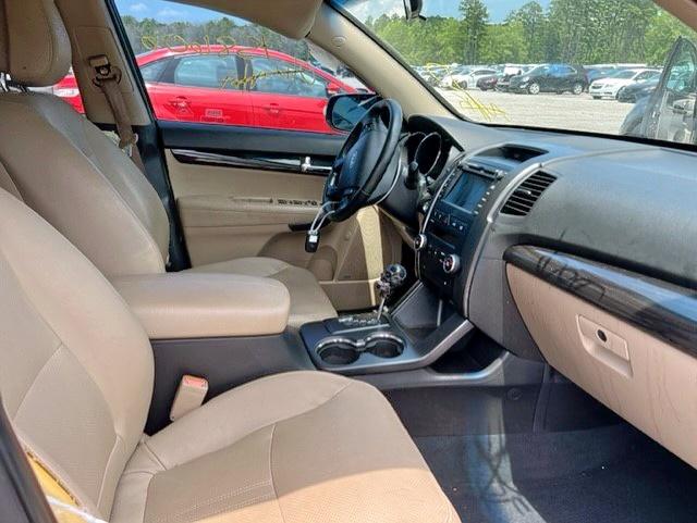Photo 5 from auction – 2011 KIA SORENTO EX with VIN 5XYKU4A27BG035989