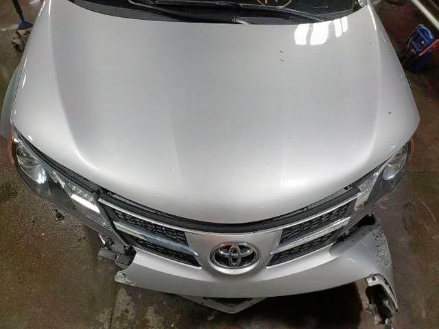 Photo 9 from auction – 2015 TOYOTA RAV4 LE with VIN JTMBFREV1FJ047833