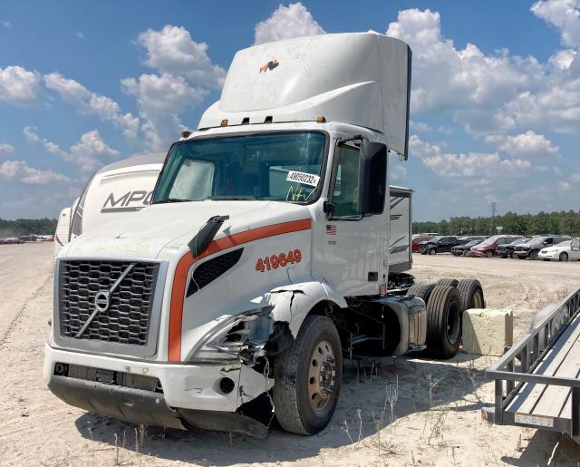 Photo 2 from auction – 2020 VOLVO VNR with VIN 4V4WC9EH5LN225191