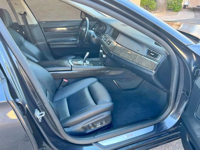 Photo 5 from auction – 2013 BMW 740 I with VIN WBAYA6C54DD143300