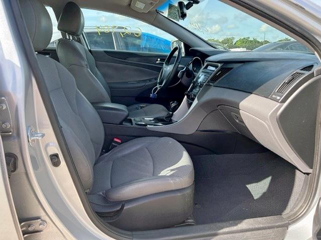 Photo 5 from auction – 2013 HYUNDAI SONATA SE with VIN 5NPEC4AC4DH785872