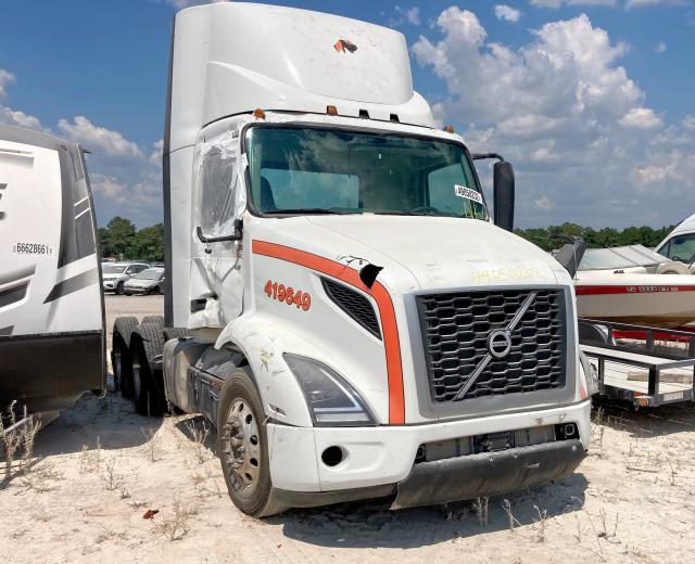 2020 VOLVO VNR