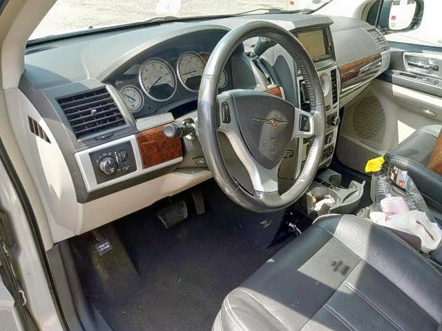 Photo 9 from auction – 2010 CHRYSLER TOWN & COU with VIN 2A4RR8DX6AR387786