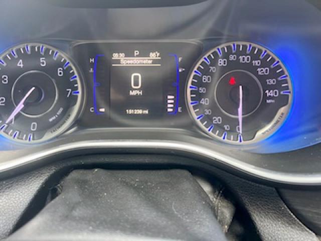Photo 8 from auction – 2015 CHRYSLER 200 LIMITE with VIN 1C3CCCAB2FN575447