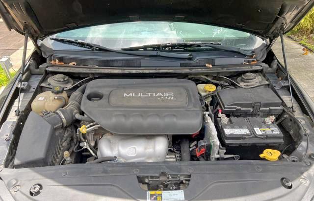Photo 7 from auction – 2015 CHRYSLER 200 LIMITE with VIN 1C3CCCAB2FN575447