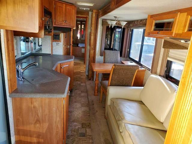 Photo 6 from auction – 2005 GULF STREAM CRESCENDO with VIN 4UZAAHDC35CU88110