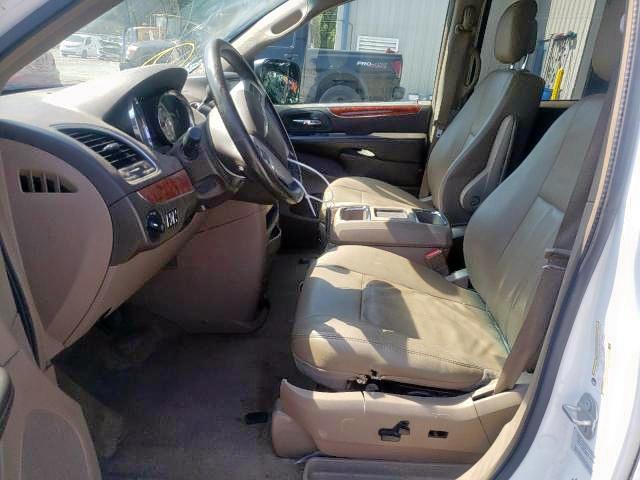 Photo 5 from auction – 2016 CHRYSLER TOWN & COU with VIN 2C4RC1BGXGR301762
