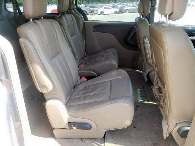 Photo 6 from auction – 2016 CHRYSLER TOWN & COU with VIN 2C4RC1BGXGR301762