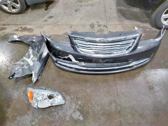 Photo 9 from auction – 2016 CHRYSLER TOWN & COU with VIN 2C4RC1BG3GR205231