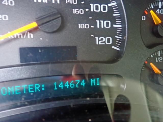 Photo 8 from auction – 2004 CHEVROLET SUBURBAN K with VIN 1GNFK16T74J201073