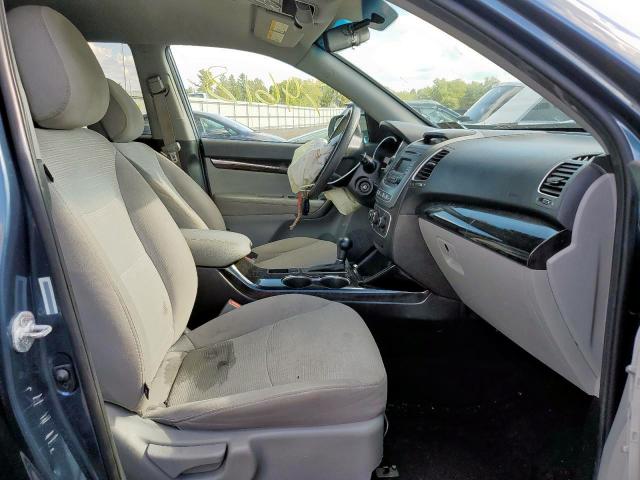Photo 5 from auction – 2015 KIA SORENTO LX with VIN 5XYKTCA60FG552394