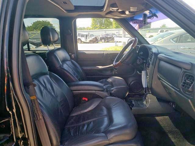 Photo 5 from auction – 2000 CHEVROLET BLAZER with VIN 1GNDT13W8Y2208441