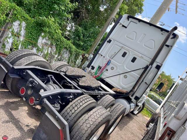 Photo 4 from auction – 2014 FREIGHTLINER CASCADIA 1 with VIN 3AKJGLDR9ESFK9759