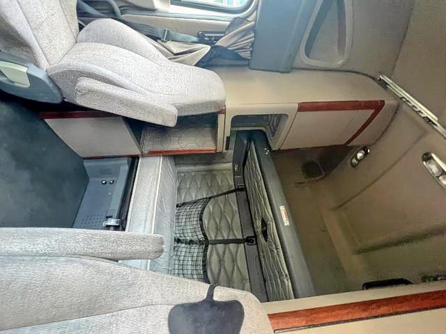 Photo 6 from auction – 2014 FREIGHTLINER CASCADIA 1 with VIN 3AKJGLDR9ESFK9759