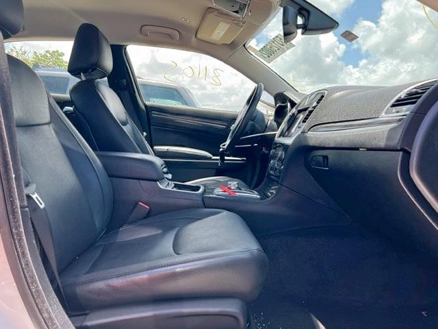 Photo 5 from auction – 2018 CHRYSLER 300 TOURIN with VIN 2C3CCAAG7JH340723