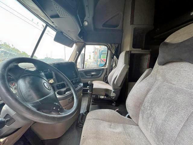 Photo 5 from auction – 2014 FREIGHTLINER CASCADIA 1 with VIN 3AKJGLDR9ESFK9759